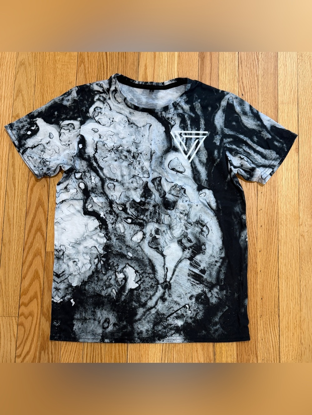 THE BLACK QUEEN "FEVER DAYDREAM" TSHIRT